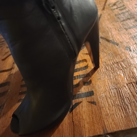 ITALIAN  LEATHER (vero curo) DOlCE VITA BLACK OPEN TOE SIDE ZIP BOOTS - Picture 3 of 16